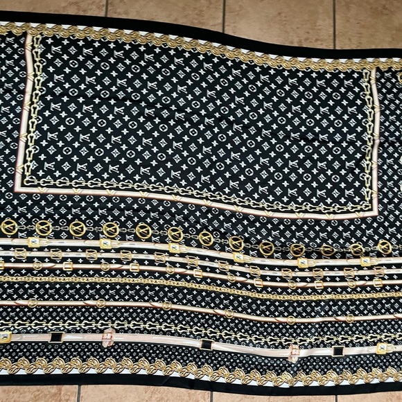 100% silk Black and White Monogram Wrap - Picture 4 of 14